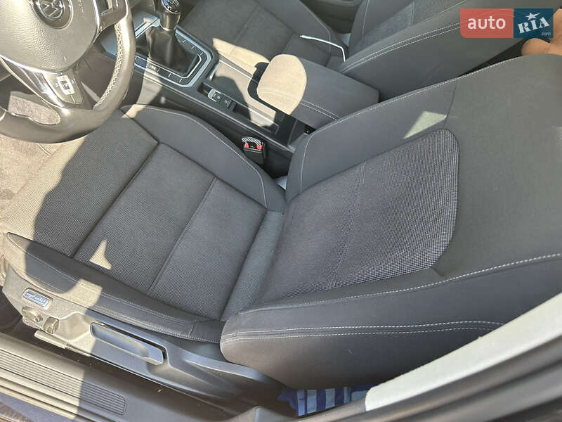 Універсал Volkswagen Passat 2017 в Запоріжжі