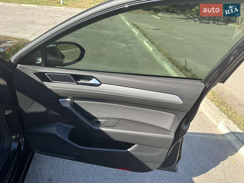 Універсал Volkswagen Passat 2017 в Запоріжжі