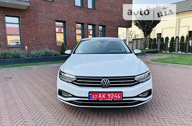 Седан Volkswagen Passat 2021 в Мукачево