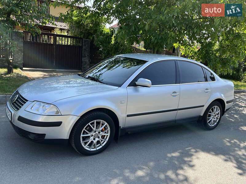 Седан Volkswagen Passat 2001 в Семеновке