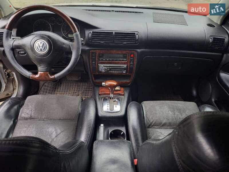 Седан Volkswagen Passat 2003 в Львове