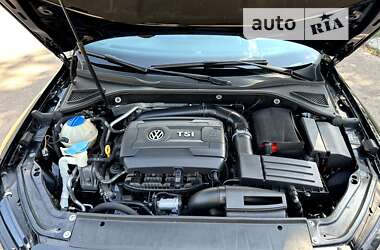 Седан Volkswagen Passat 2015 в 