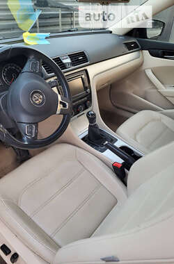 Седан Volkswagen Passat 2012 в Ивано-Франковске