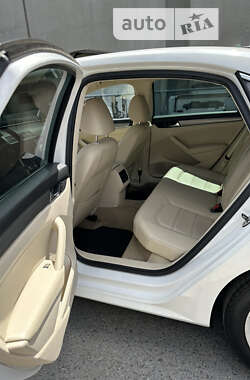 Седан Volkswagen Passat 2013 в 