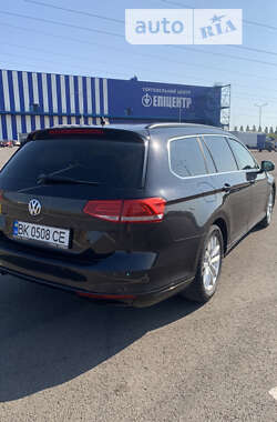 Универсал Volkswagen Passat 2015 в Ровно