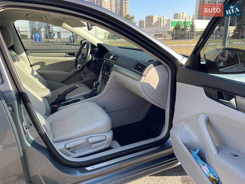 Седан Volkswagen Passat 2014 в Киеве