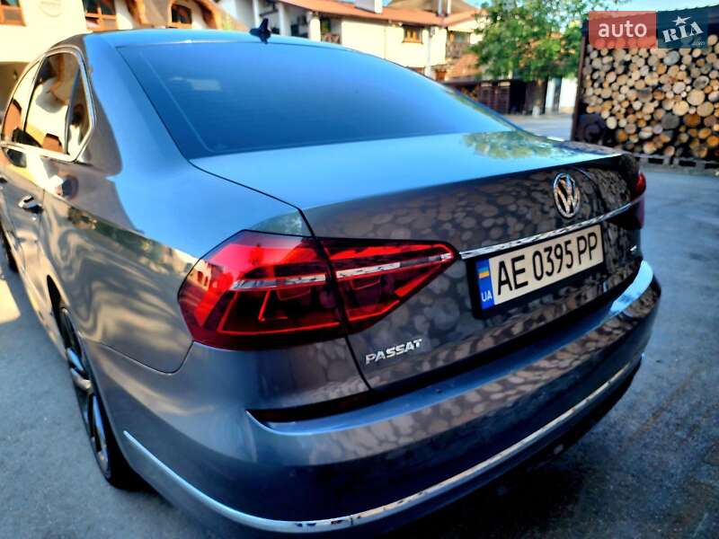 Седан Volkswagen Passat 2016 в Днепре