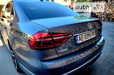 Седан Volkswagen Passat 2016 в Днепре