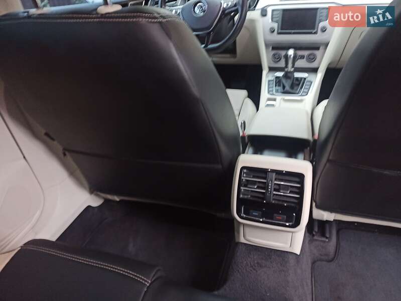 Універсал Volkswagen Passat 2017 в Дрогобичі