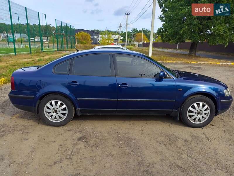 Седан Volkswagen Passat 1999 в Києві