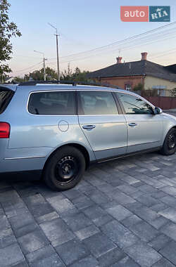 Универсал Volkswagen Passat 2007 в Остроге