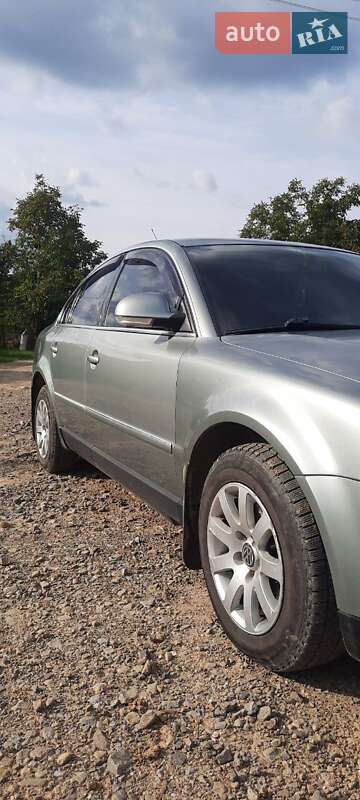 Седан Volkswagen Passat 2005 в Бориславе