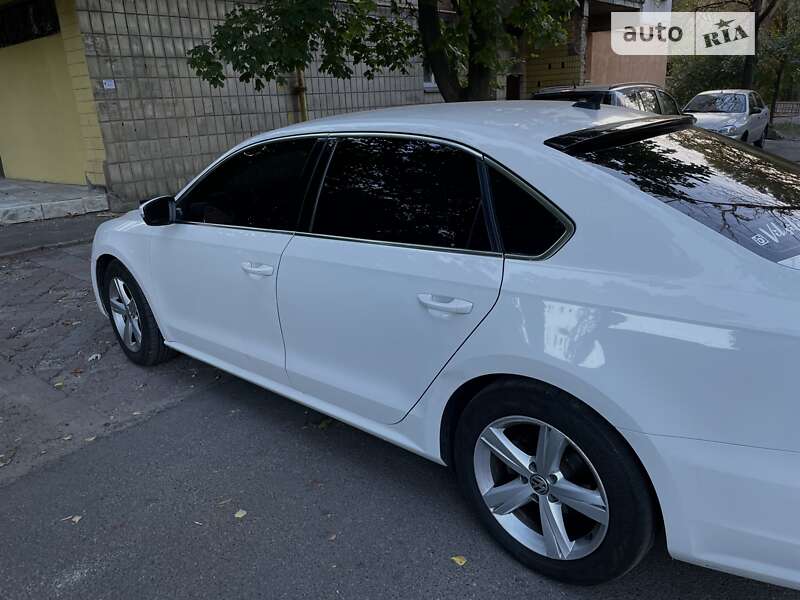 Седан Volkswagen Passat 2015 в Киеве