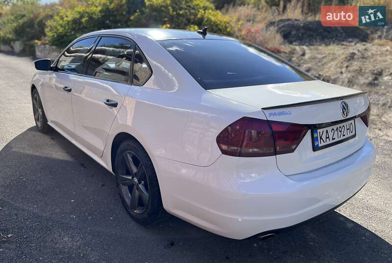 Седан Volkswagen Passat 2012 в Киеве