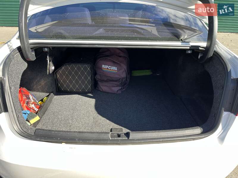 Седан Volkswagen Passat 2012 в Киеве