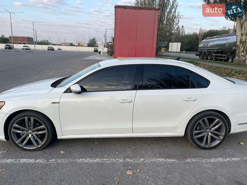 Седан Volkswagen Passat 2018 в Днепре