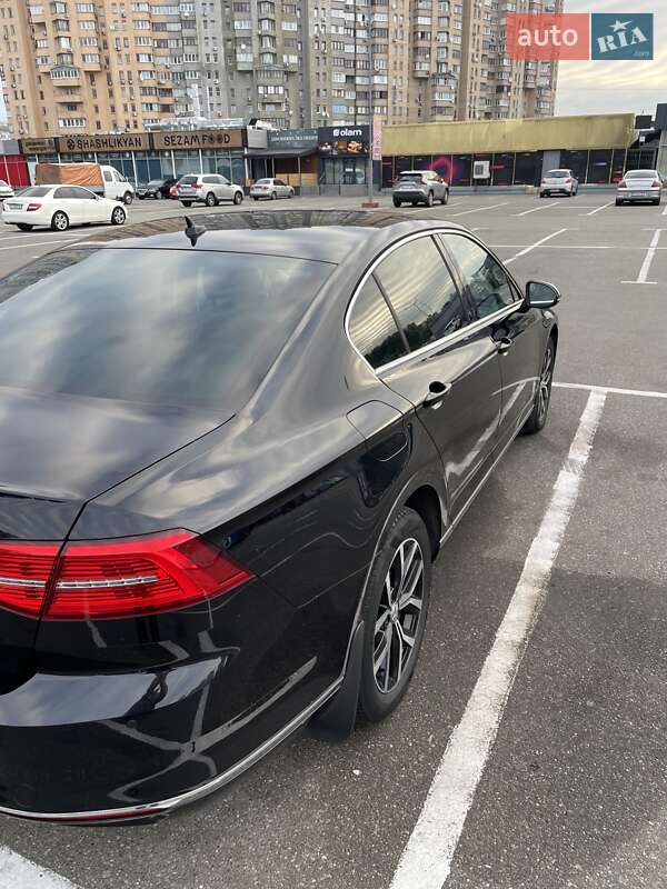 Седан Volkswagen Passat 2018 в Києві