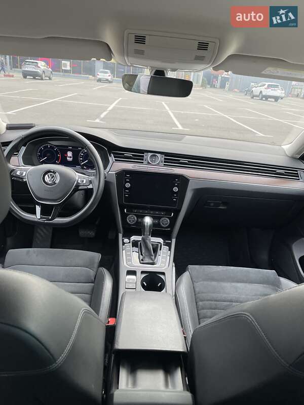 Седан Volkswagen Passat 2018 в Києві