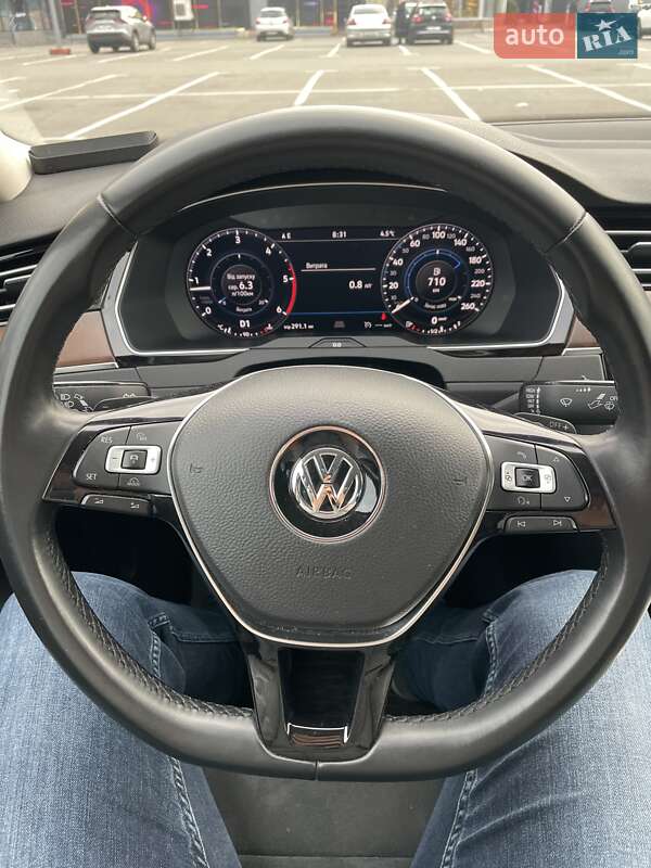Седан Volkswagen Passat 2018 в Києві