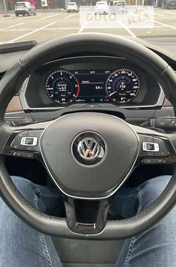 Седан Volkswagen Passat 2018 в Киеве