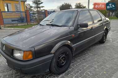 Седан Volkswagen Passat 1990 в Трускавці