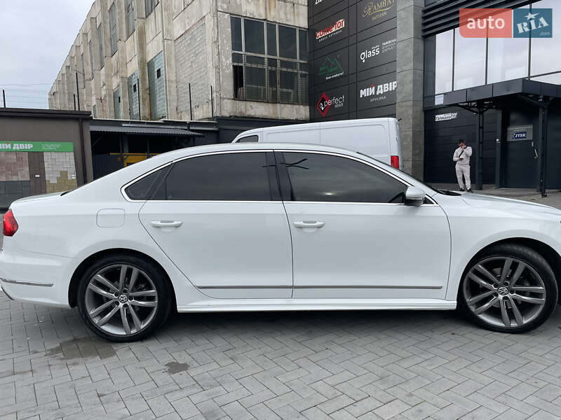 Седан Volkswagen Passat 2016 в Ивано-Франковске