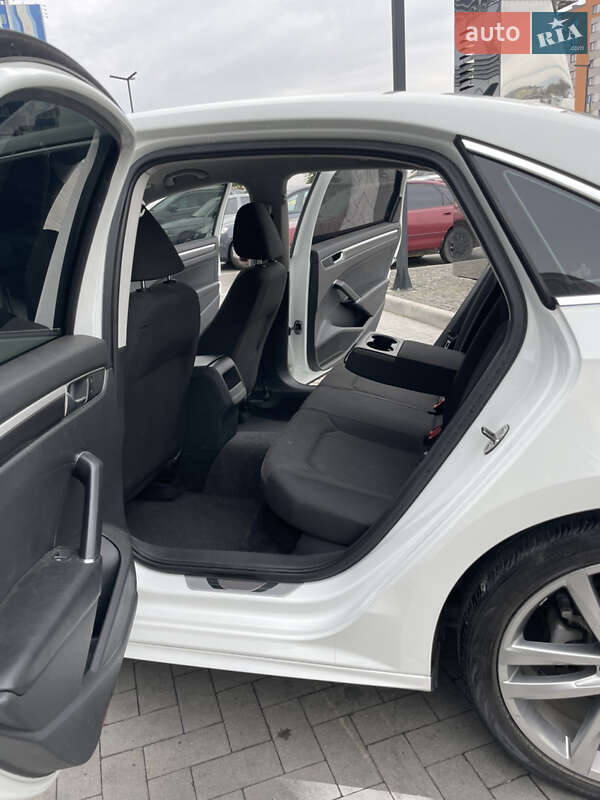 Седан Volkswagen Passat 2016 в Ивано-Франковске