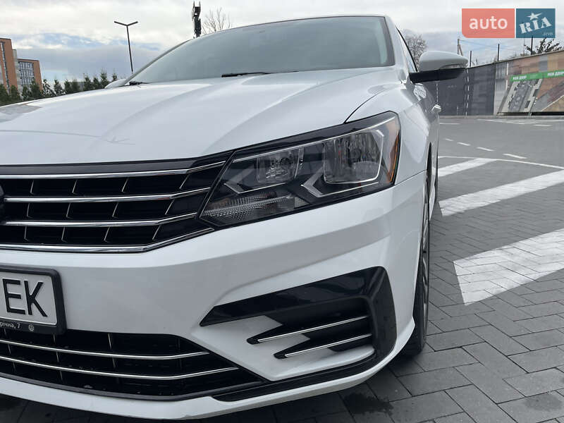Седан Volkswagen Passat 2016 в Ивано-Франковске
