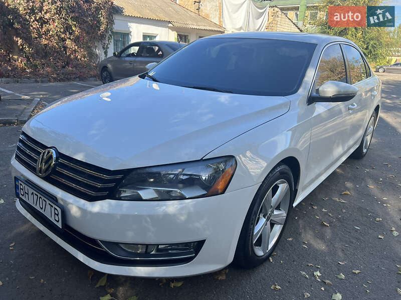 Седан Volkswagen Passat 2012 в Николаеве