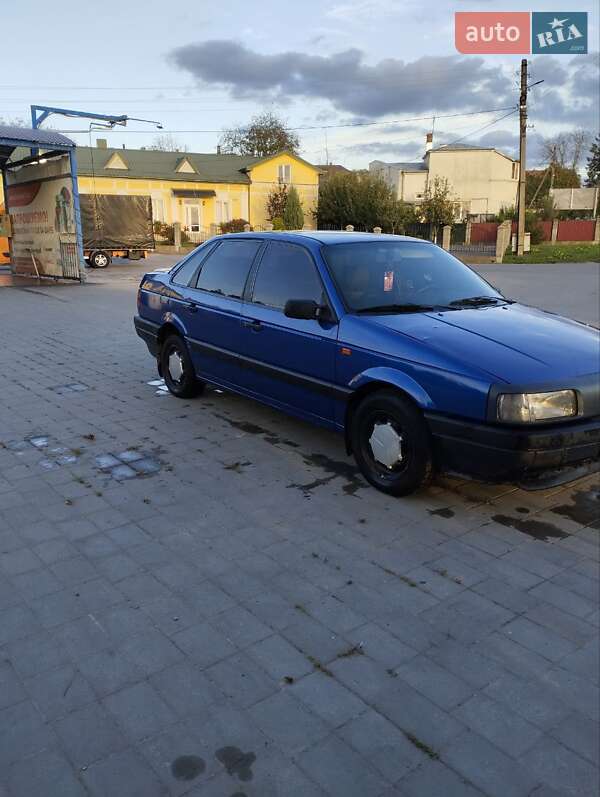 Седан Volkswagen Passat 1992 в Рогатині