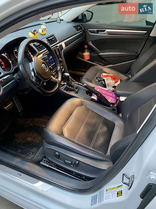 Седан Volkswagen Passat 2017 в Кропивницком