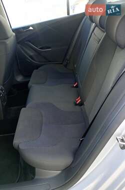 Седан Volkswagen Passat 2010 в Киеве