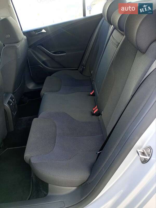 Седан Volkswagen Passat 2010 в Киеве