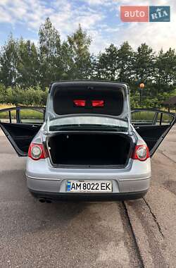 Седан Volkswagen Passat 2007 в Житомире