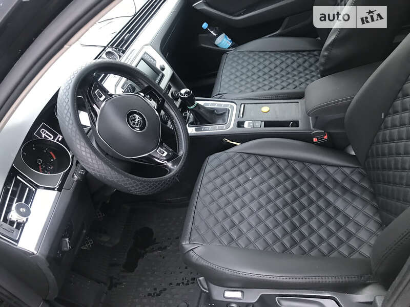 Универсал Volkswagen Passat 2016 в Киеве