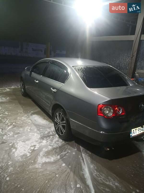 Седан Volkswagen Passat 2005 в Івано-Франківську