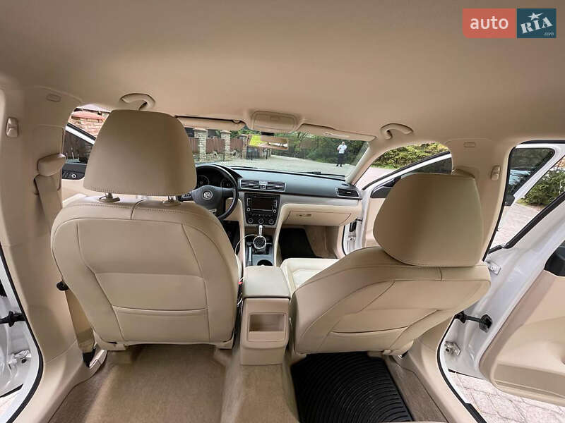 Седан Volkswagen Passat 2015 в Львове