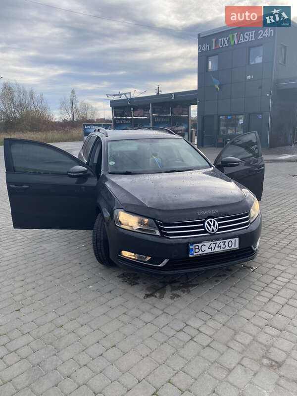 Универсал Volkswagen Passat 2013 в Жовкве