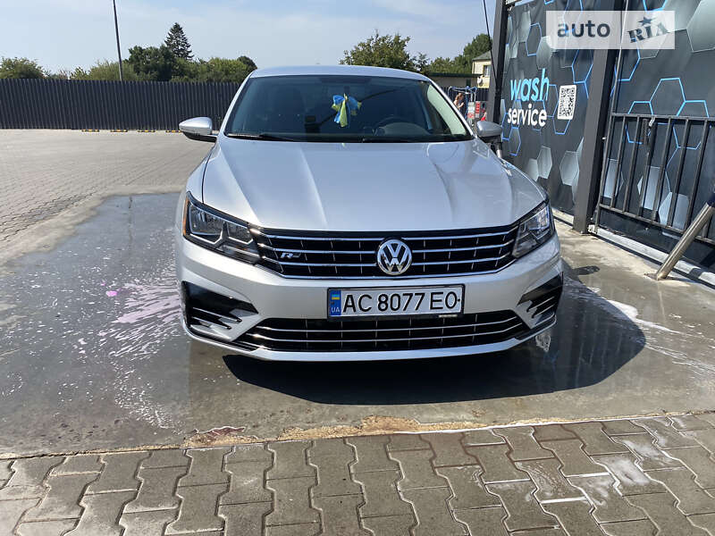 Седан Volkswagen Passat 2017 в Ланівці