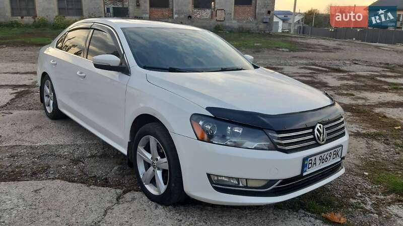 Седан Volkswagen Passat 2012 в Новоукраїнці