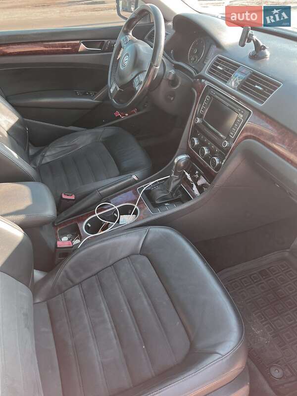Седан Volkswagen Passat 2013 в Києві
