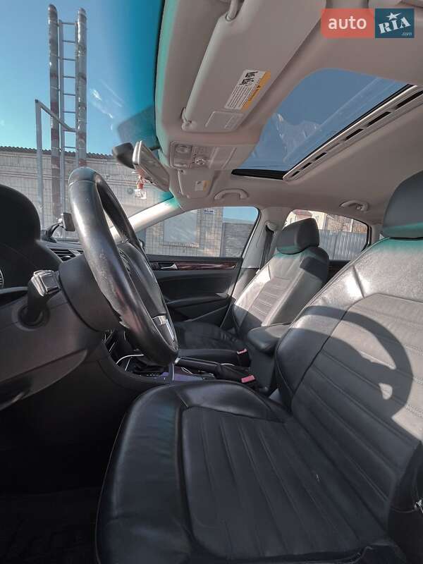 Седан Volkswagen Passat 2013 в Києві
