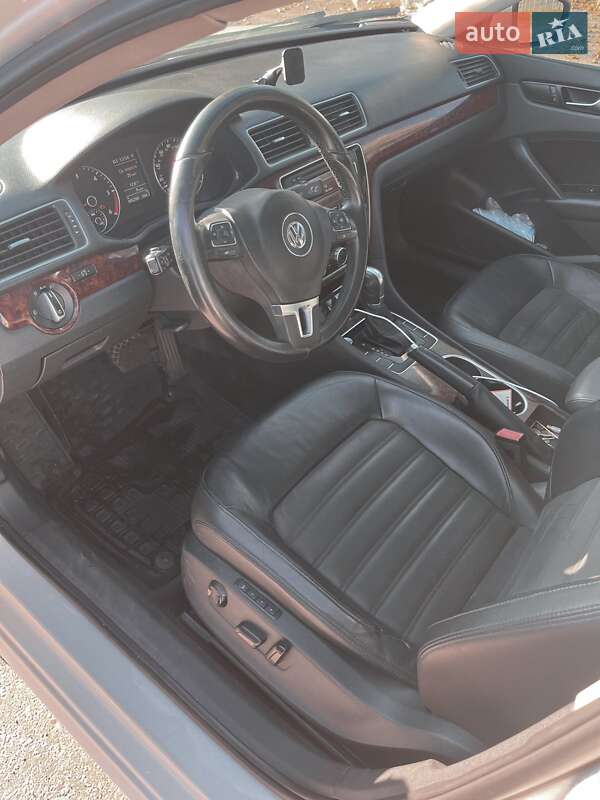 Седан Volkswagen Passat 2013 в Києві