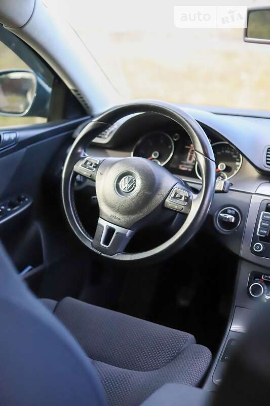 Універсал Volkswagen Passat 2010 в Луцьку