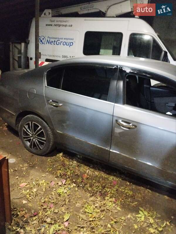Седан Volkswagen Passat 2005 в Івано-Франківську