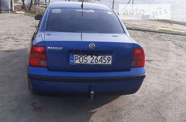 Седан Volkswagen Passat 2000 в Малине