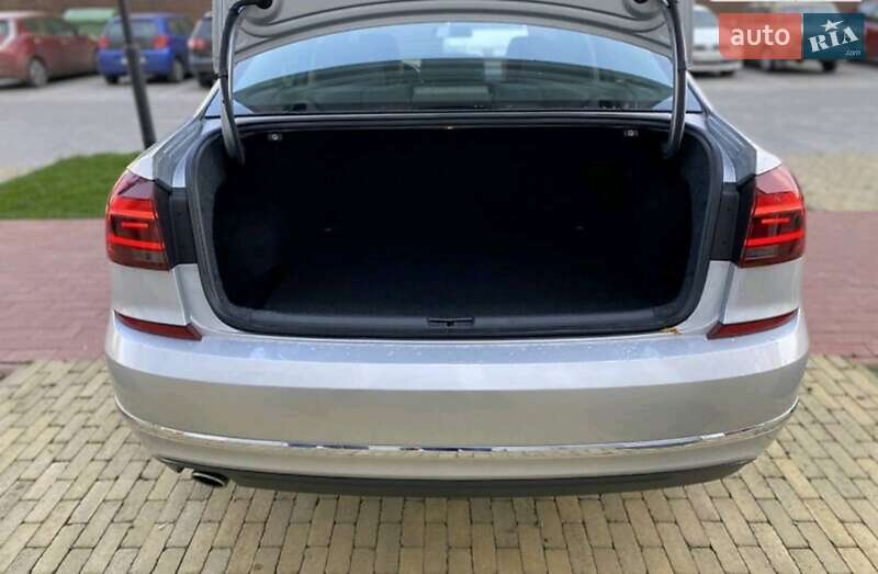 Седан Volkswagen Passat 2017 в Рахове