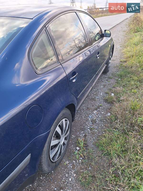 Седан Volkswagen Passat 1998 в Калуші