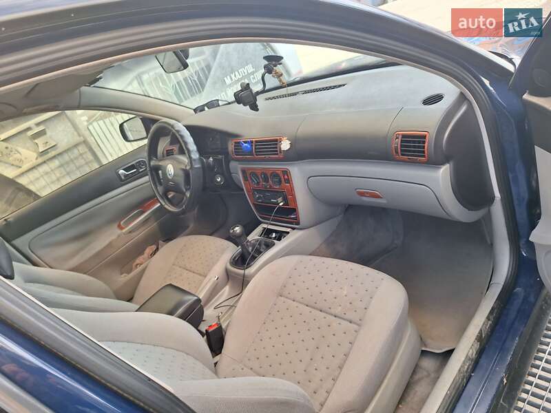 Седан Volkswagen Passat 1998 в Калуші