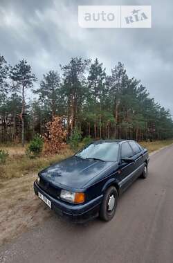 Седан Volkswagen Passat 1992 в Ратному